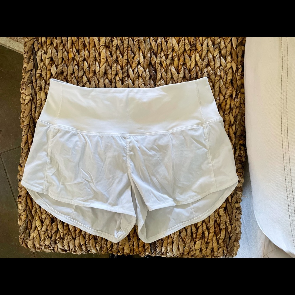 Lululemon Speed Up Short - “2.5” inches size 6